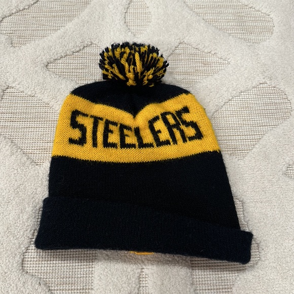 💕SOLD💕Pittsburgh Steelers beanie - Picture 2 of 3
